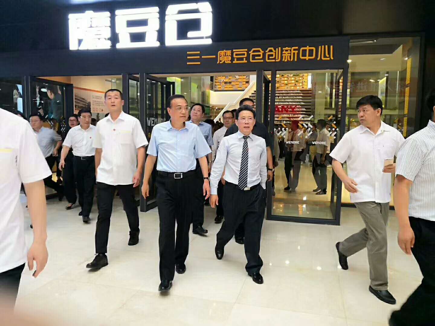 Sıcak karşılayan Başbakan-Bay. Keqiang Lee’nin CSCERAMIC ofis binasına ziyareti.